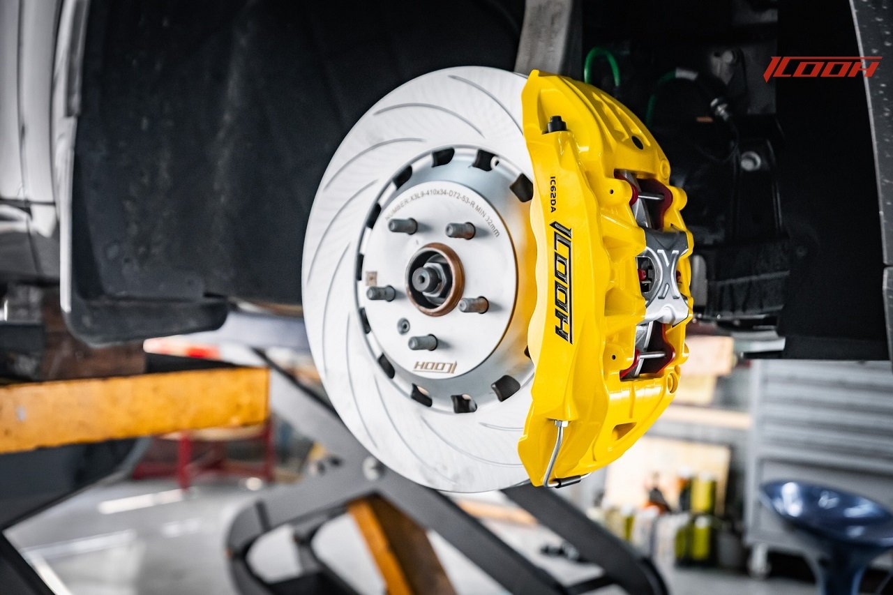 rear brakes have calipers
